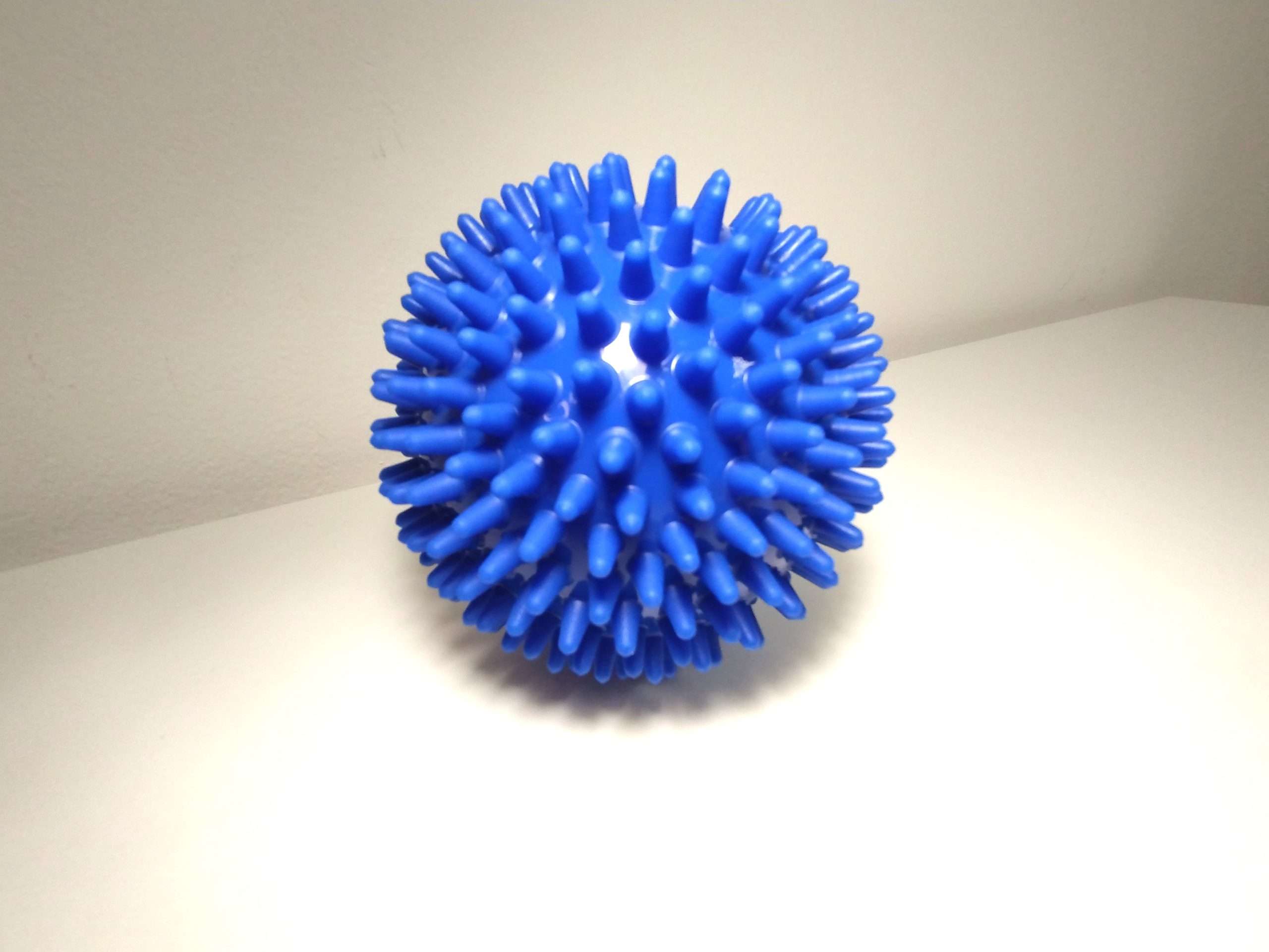 Pallina a riccio 10 cm di colore blu per massaggi