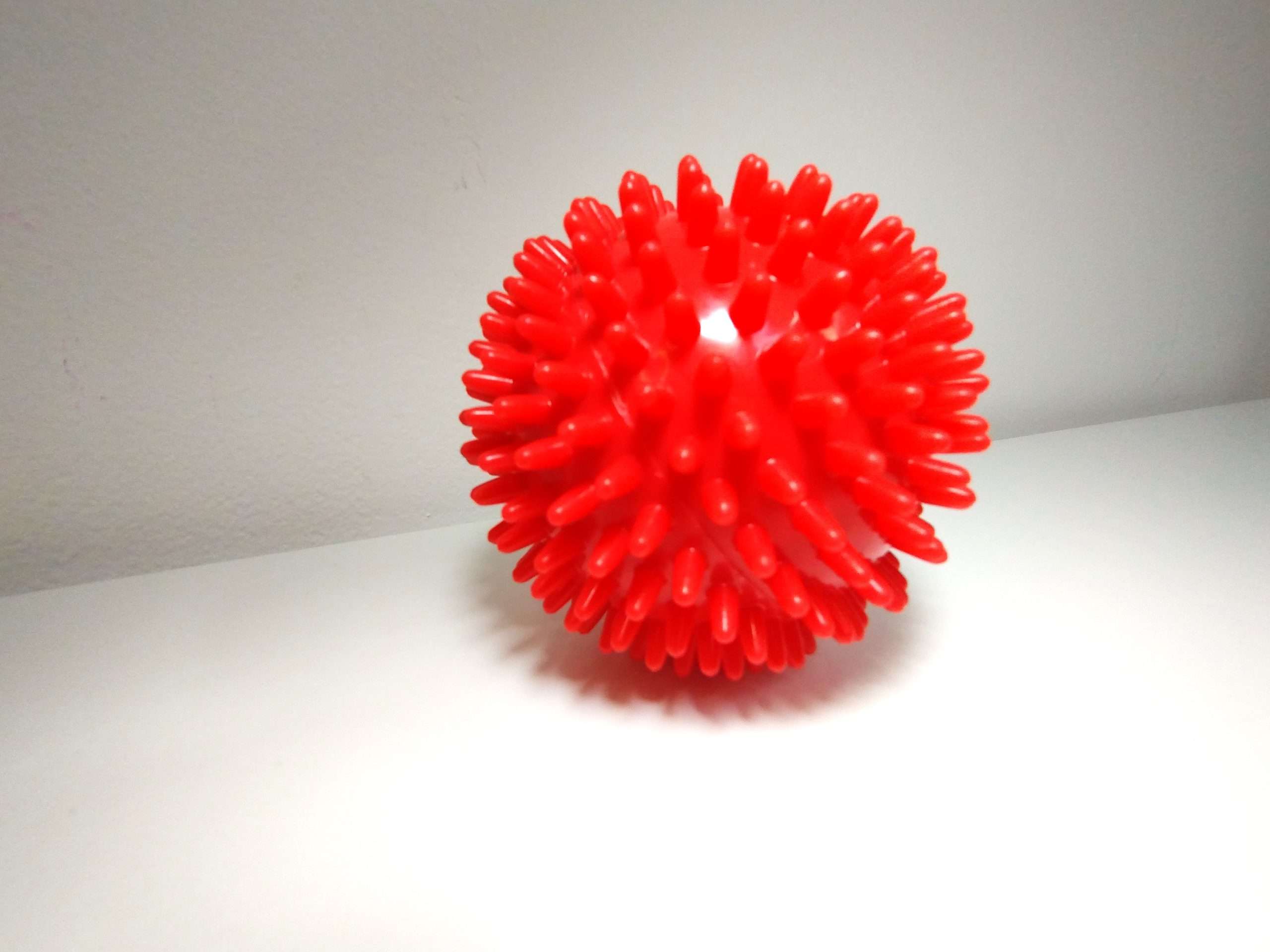 Pallina a riccio 9 cm di colore Rossa per massaggi