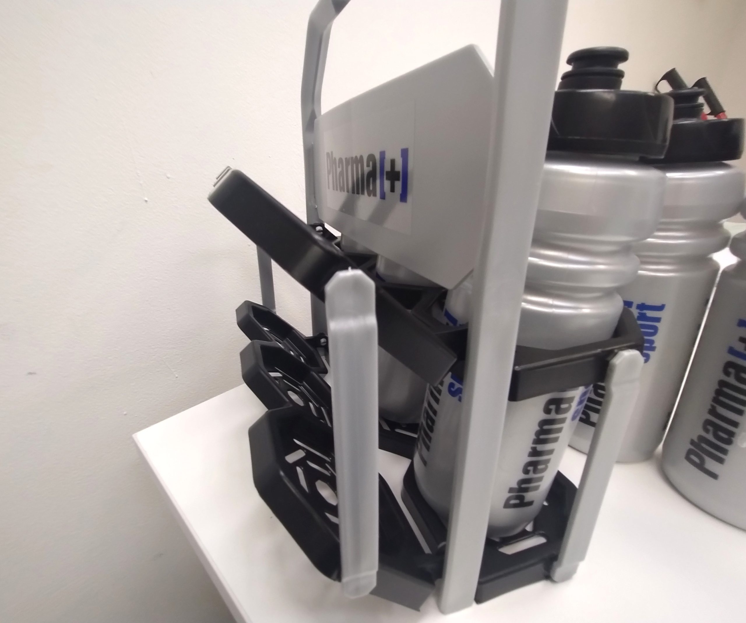 PHARMA PIU' Cestello completo di Borracce da 1 lt - immagine 4