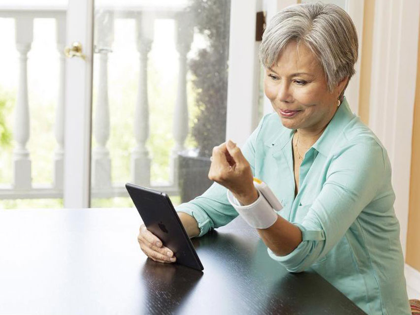 MISURATORE PRESSIONE iHEALTH SENSE BP7 da polso - immagine 4